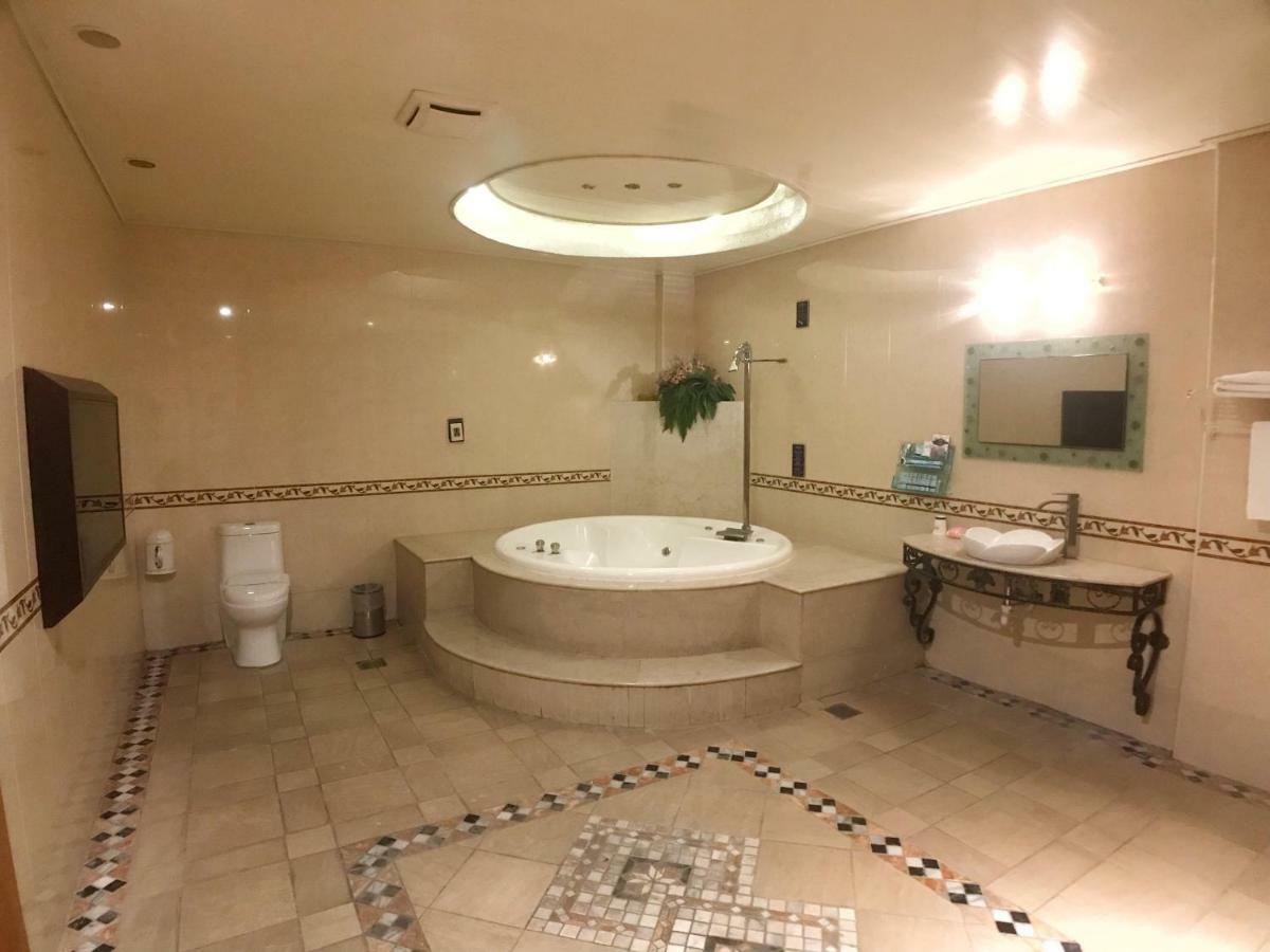 Daniel Spa Motel Pingzhen Εξωτερικό φωτογραφία